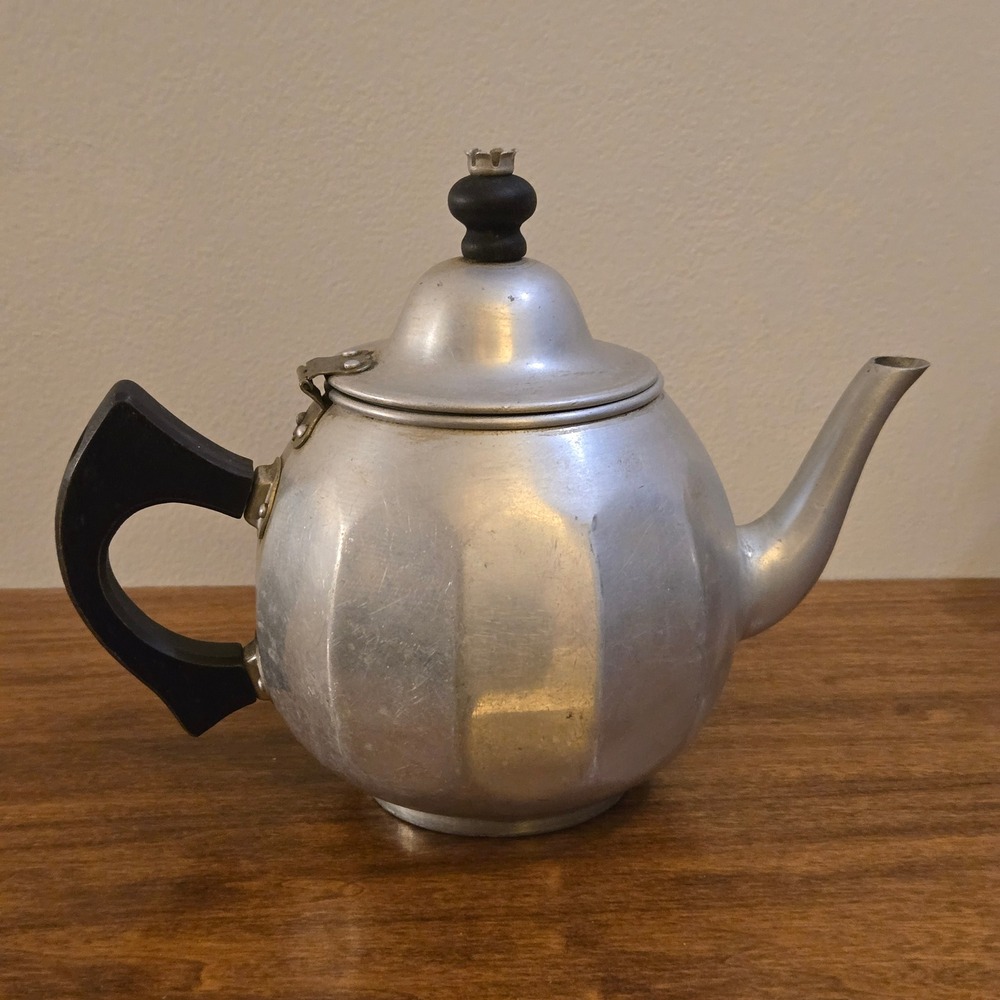 Vintage Great Northern Pure Aluminum Teapot Chicago Bakelite Handle Paneled
